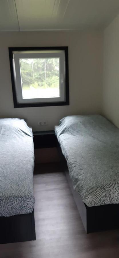 Chalet 2 Landgoedcamping Nienoord In Leek Extérieur photo