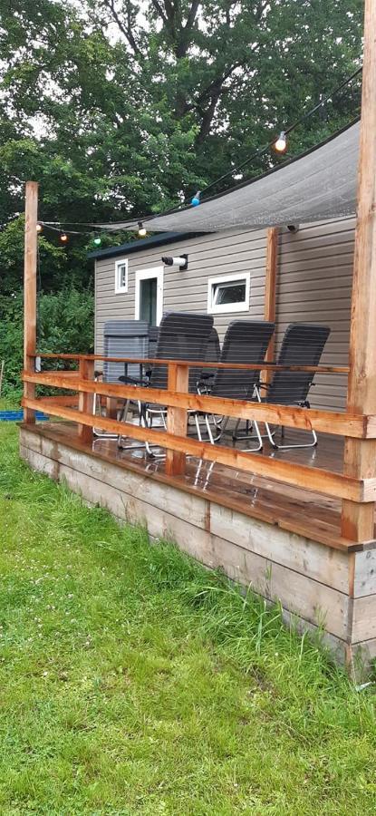 Chalet 2 Landgoedcamping Nienoord In Leek Extérieur photo